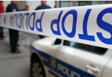 Beskućnik policajcu slomio šaku ispred stanice