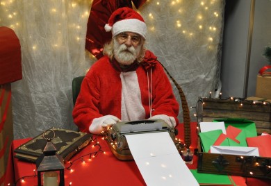 Djeda Mraz stigao u Gradišku i oduševio mališane