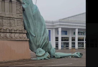 Vjetar srušio Kip slobode u Brazilu (VIDEO)