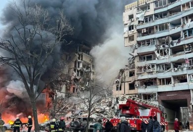 Pojavio se snimak pada rakete na stambenu zgradu u Dnjepru