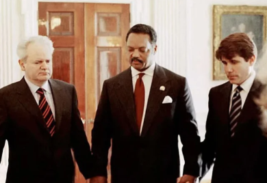 Umro poznati američki sveštenik Jesse Jackson: 1999. sjeo s Miloševićem i izbavio Amerikance iz zarobljeništva