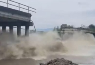 Srušio se most kod Čačka (VIDEO)