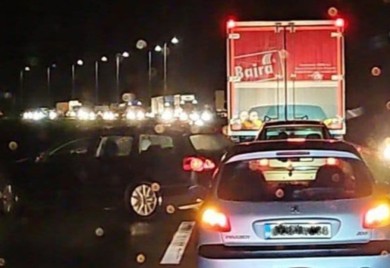 Teška saobraćajka! Dvije osobe poginule, u smrskanim vozilima zarobljene još dvije