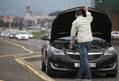 Naivni vozač žrtva filmske prevare: Stao da pomogne pa ostao i bez auta i bez žene