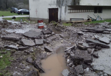 Ogromne bujice širom opštine Foča: Voda ušla u objekte i napravila štetu FOTO