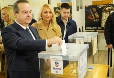 Izbori u Srbiji: Glasali Ivica Dačić, Dragan Đilas, Siniša Mali, Darija Kisić, Goran Vesić