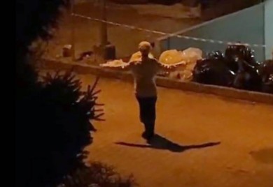 Bizaran prizor u Beogradu: Žena igra na ulici u gluvo doba noći, tviteraši "prestravljeni"