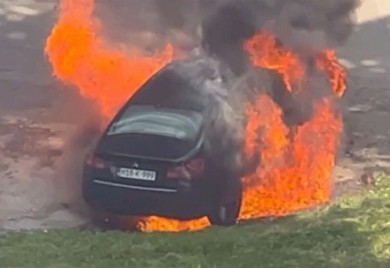 Vatra progutala automobil na parkingu na Grbavici