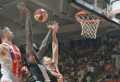 Zvezda pobijedila Partizan i izborila četvrtu utakmicu