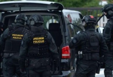 Među osumnjičenima i policajci! Pretresi na 20 lokacija u ovom dijelu BiH