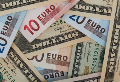 SAD: Dolar nastavio jačati, kurs evra iznad jednog dolara