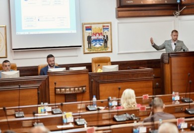Stanivuković nezadovljan dnevnim redom: "Materijal koji kandidujemo nije švedski sto, pa da skupštinska većina razmatra šta im se sviđa“
