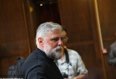 Vladika Grigorije: Ne vozim maserati, linčuju me u tabloidima zbog litijuma i Kosova