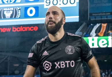 Iguain u suzama: Srećan završavam karijeru