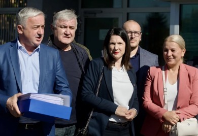 Opozicija predala Tužilaštvu BiH krivičnu prijavu protiv Dodika i još nekoliko stotina osoba