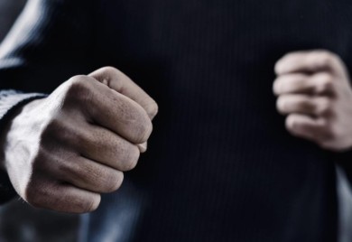 Detalji napada u Banjaluci: Braća nasilnici istukli konobaricu i gosta u kafiću