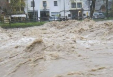 Prve žrtve poplava u Srbiji: Pokušali zaustaviti bujicu, voda ih odvukla