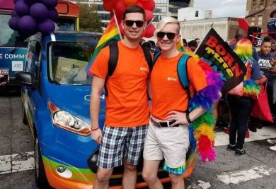 Gej bračni par uhvaćen kako siluje i podvodi svoje usvojene dječake s posebnim potrebama