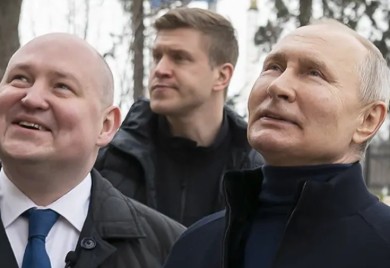 Putin obišao Mariupolj, vozio automobil ulicama (VIDEO)