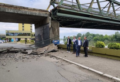 Urušavanje mosta u Gradišci: završen uviđaj, saobraćaj obustavljen