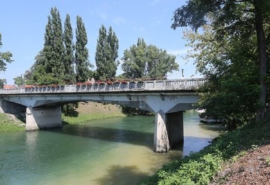 Policajci iz Banjaluke spriječili tragediju: Mlađa žena htjela da skoči u Vrbas s Gradskog mosta