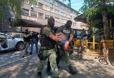 Novi detalji hapšenja policajaca, traga se za organizatorom