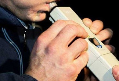 BANJA LUKA: Priveden Banjalučanin jer je pijan vozio, pa vrijeđao policajce