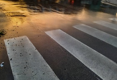 Na pješakom prelazu udarila dijete i majku, pa pobjegla