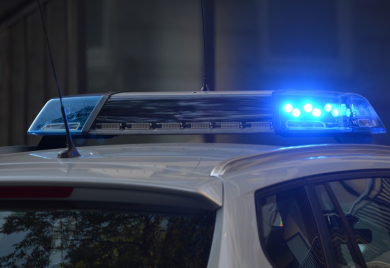 Tuča ispred kafane: Udarali se autodizalicom i metalnom šipkom