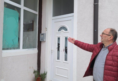 Polupani prozori i vrata na kući načelnika opštine Ribnik