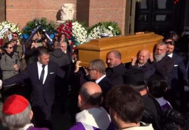 Siniša Mihajlović bakljama ispraćen na vječni počinak