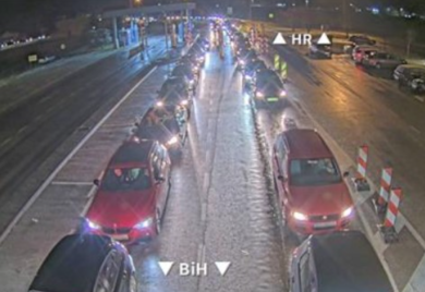 Pojačan saobraćaj u Velikoj Kladuši i Gradišci na ulazu u BiH