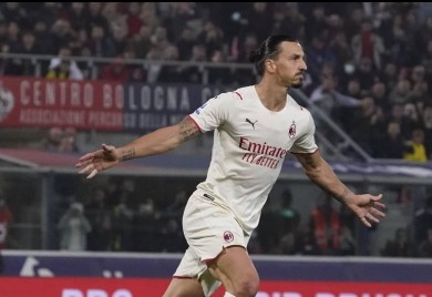 Ibrahimović kakvog niste vidjeli: Sa mačem i štitom u ruci obara sve oko sebe (VIDEO)