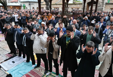 Prvi dan Ramazanskog bajrama obilježen u BiH i svijetu