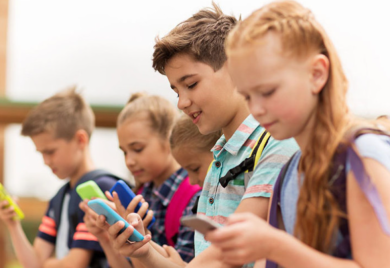 I Francuzi zabranjuju društvene mreže mlađima od 15 godina