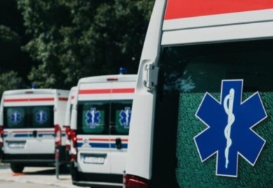 Dijete zadobilo teške povrede kičme i stopala: Osnovac pao sa trećeg sprata školske zgrade