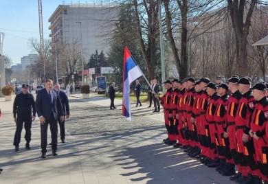 “POMOZ’ BOG JUNACI” Dodik pozdravio 30 hrabrih spasilaca ispred Palate Republike