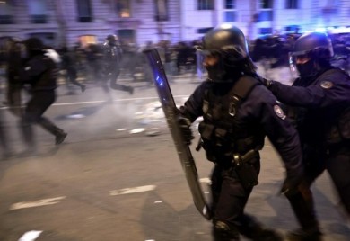 Pariz “ključa” zbog penzione reforme: Policija ispalila suzavac na demonstrante, uhapšene 234 osobe