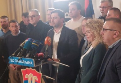 Petrović “preživio” opoziv, ostaje gradonačelnik Bijeljine: SDS traži raspuštanje Skupštine