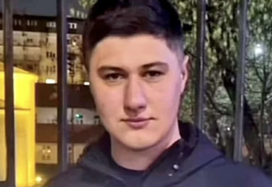 Mladić iz Srbije natpisom nasmijao mnoge: Na koga vas podsjeća?