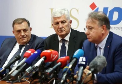 Sastanak SNSD-a , HDZ-a i Trojke u utorak