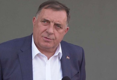 Dodik poručio da Šmit nema prava da drži predavanja: “Igra igru”