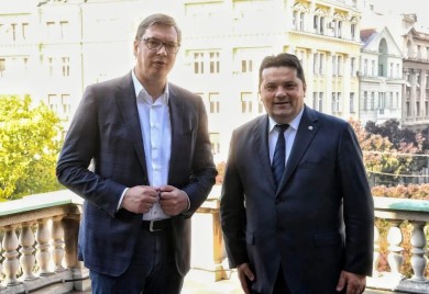 Stevandić čestitao Vučiću 14 godina postojanja i rada SNS-a