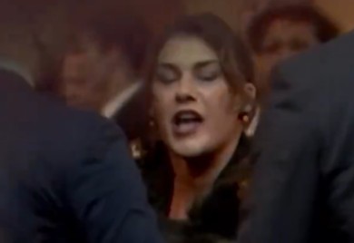 Neprijatna situacija za kralja Čarlsa: “Ti nisi moj kralj!” VIDEO