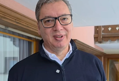 Vučić kao influenser pokazao gdje je odsjeo u Švajcarskoj: “Skromno, krevet premalen…”