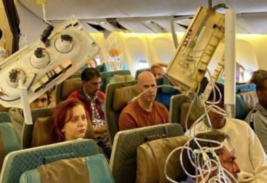 Dramatične ispovijesti iz aviona u kojem je stradao putnik tokom turbulencija: “Vrata pakla su se otvorila”