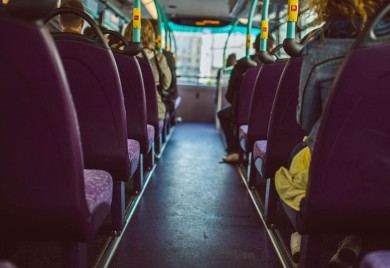 Napadnut autobus sa Srbima, presjekao put i prijetio putnicima