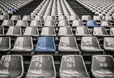 Navijač preminuo na tribinama Pionira