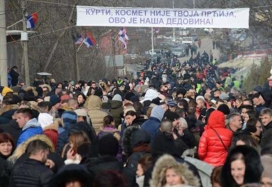 Srbi sa porukom stigli na protest u Rudare: Kurti, Kosmet nije tvoja prćija!