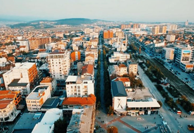 Dvije sestre pale sa zgrade: Jedna poginula, druga teško povrijeđena